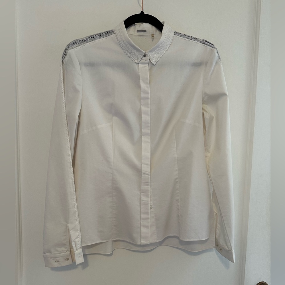 Elie Tahari crisp white button down with lace/cut out collar/sleeve detail - Sm.